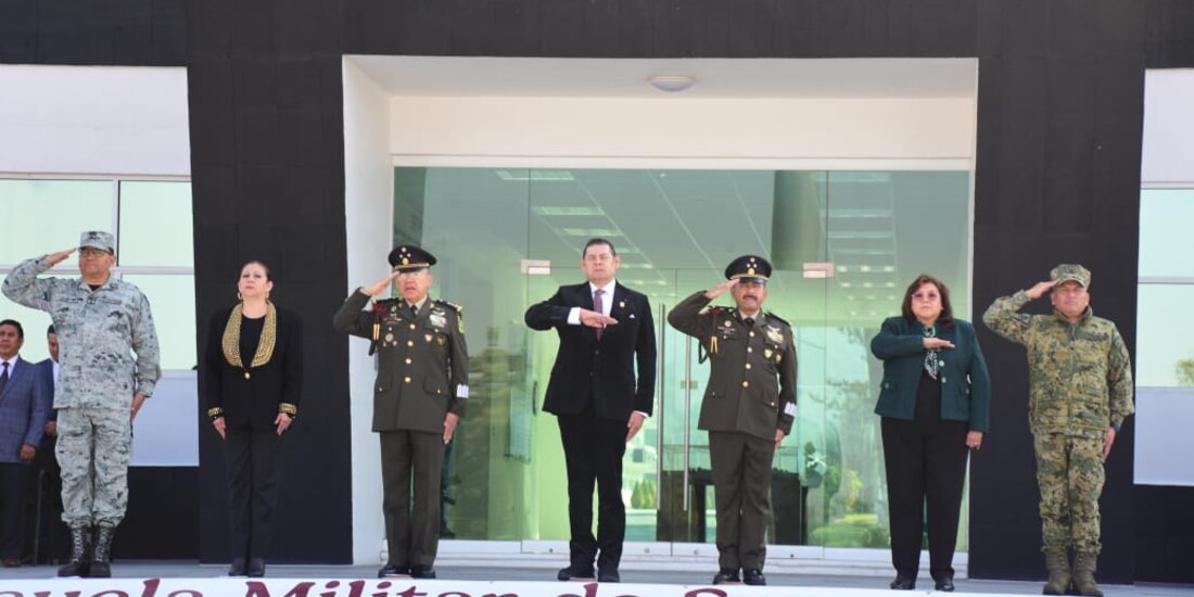 Al centro de la imagen el Gobernador de Puebla.