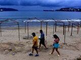 Fuertes lluvias se esperan en el Puerto de Acapulco ante la proximidad del Huracán Bonnie, que esta al momento a 335 km al sur del puerto.