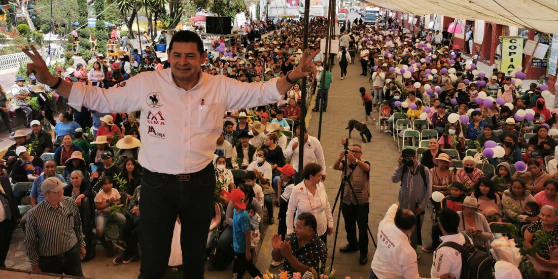 Alejandro Armenta fue recibido por más de cinco mil personas en Palmar de Bravo.