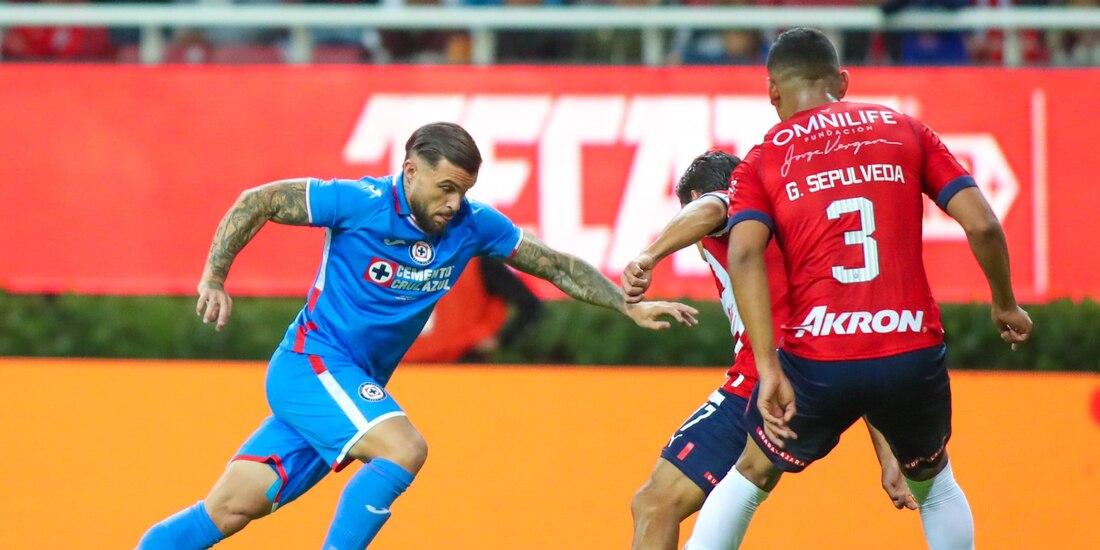 Cruz Azul venció a Chivas en el Estadio Akron para adjudicarse el trofeo de la Copa SKY 2022, el duelo más reciente entre ambos.