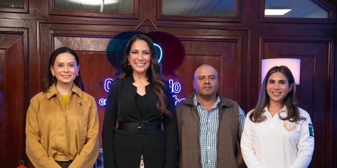 Al centro de la imagen, la gobernadora Libia Dennise García.