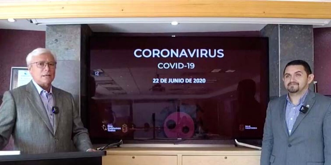 El gobernador Jaime Bonilla (izq.) ofrece videoconferencia con el secretario de Salud, Alonso Pérez.