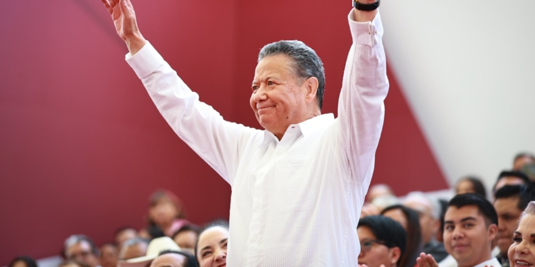 Julio Menchaca, gobernador constitucional.