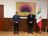 Javier May (izquierda) va a Fonatur.