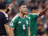 EL JUGADOR de Cruz Azul, frustrado durante el partido, ayer