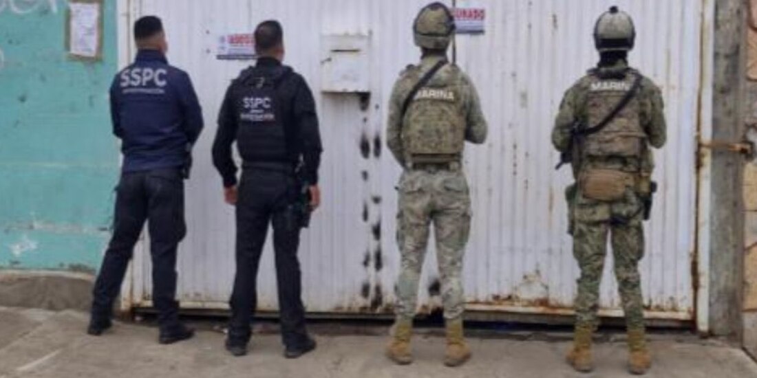 Autoridades federales y estatales aseguran bodega de sustancias ilícitas en Playas de Rosarito.