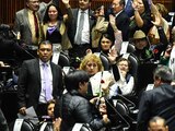 Votación del grupo parlamentario de Morena durante la sesión ordinaria en la que se discute el dictamen de la Comisión de Presupuesto y Cuenta Pública