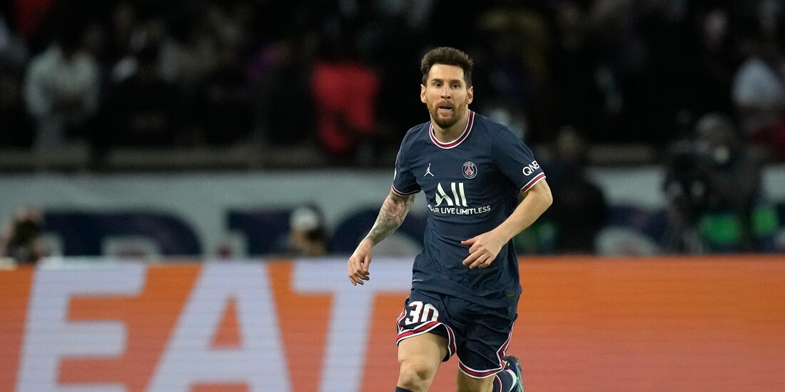 Lionel Messi conduce el esférico el pasado 28 de septiembre en el duelo de Champions League entre PSG y Manchester City.