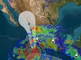 Huracán Simón pone en alerta a Colima