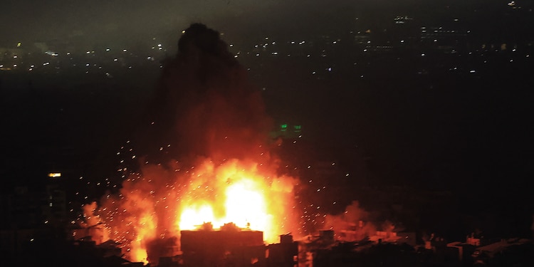 Un ataque israelí en los suburbios del sur de Beirut, ayer.