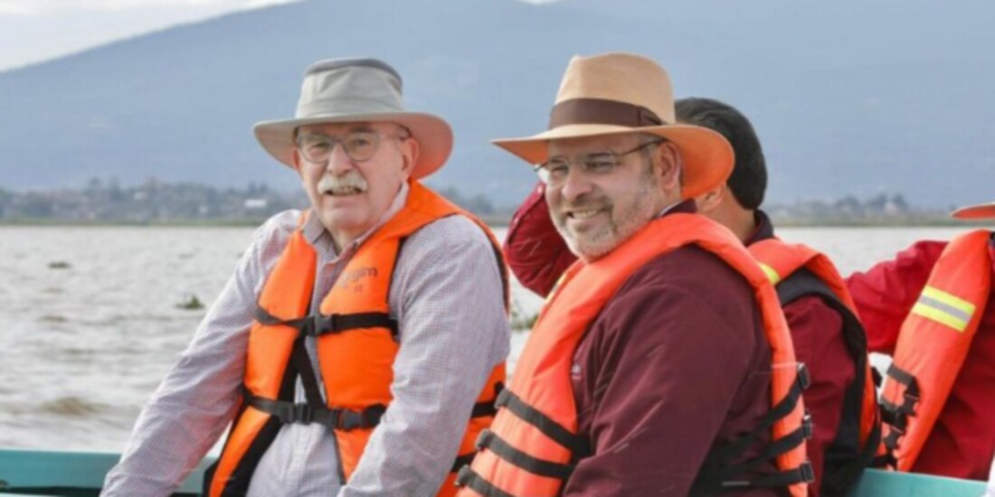 El secretario Julio Berdegué (izq.), y el gobernador Alfredo Ramírez Bedolla