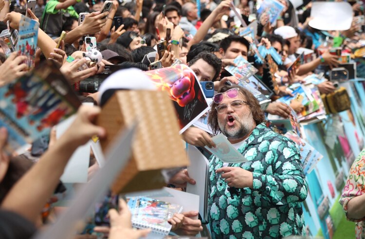 El actor Jack Black firmó autógrafos
a sus fans y se tomó algunas selfies.