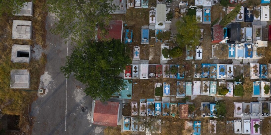 Fosas abiertas en San Lorenzo Tezonco ya se alistan ante la demanda.