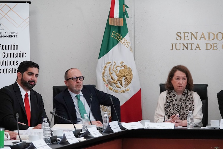 Alicia Guadalupe Buenrostro Massieu, embajadora de México en Países Bajos; Pedro Blanco Pérez, embajador de México en la India; y Roberto Lazzeri Montaño, embajador de México en Estados Unidos.