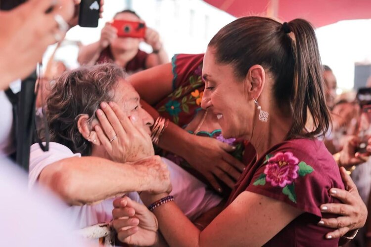 “Lo mismo en Mexicana, la privatizaron, la regalaron, la tronaron y después desapareció una línea aérea nacional”, dijo Claudia Sheinbaum..