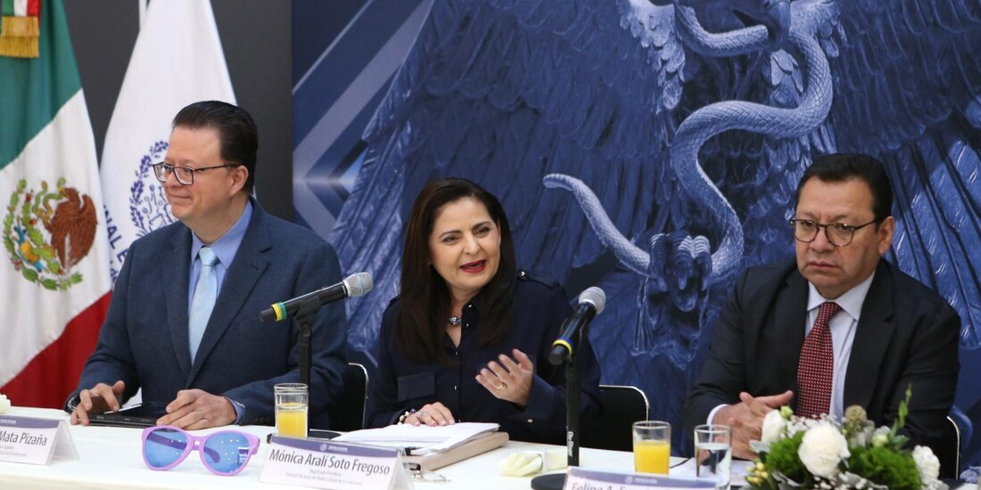De izq. a der.: los magistrados Felipe de la Mata, Mónica Soto y Felipe Fuentes ayer, en conferencia de prensa.
