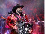 Ricardo Muñoz, vocalista de Intocable, dice que ya fue vacunado contra el COVID-19.