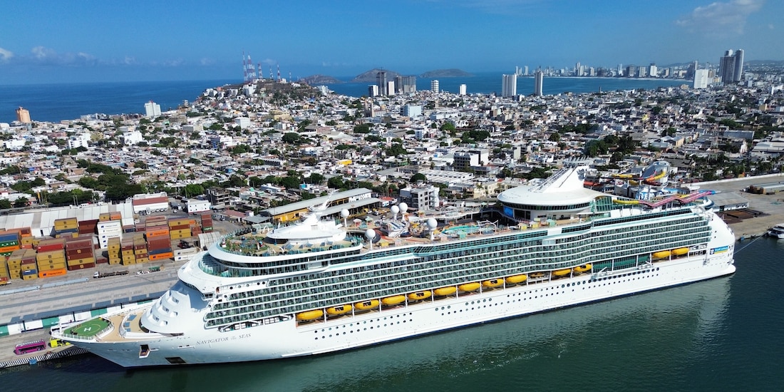 Crucero instalado en la ciudad de Mazatlán.