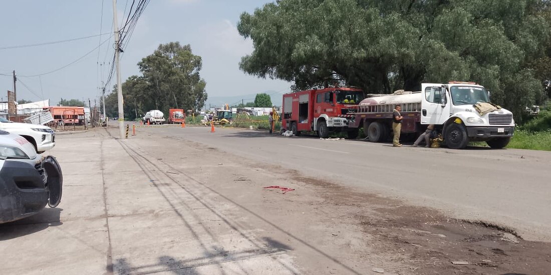 Reportan fuga de combustible en Texcoco-Lechería.