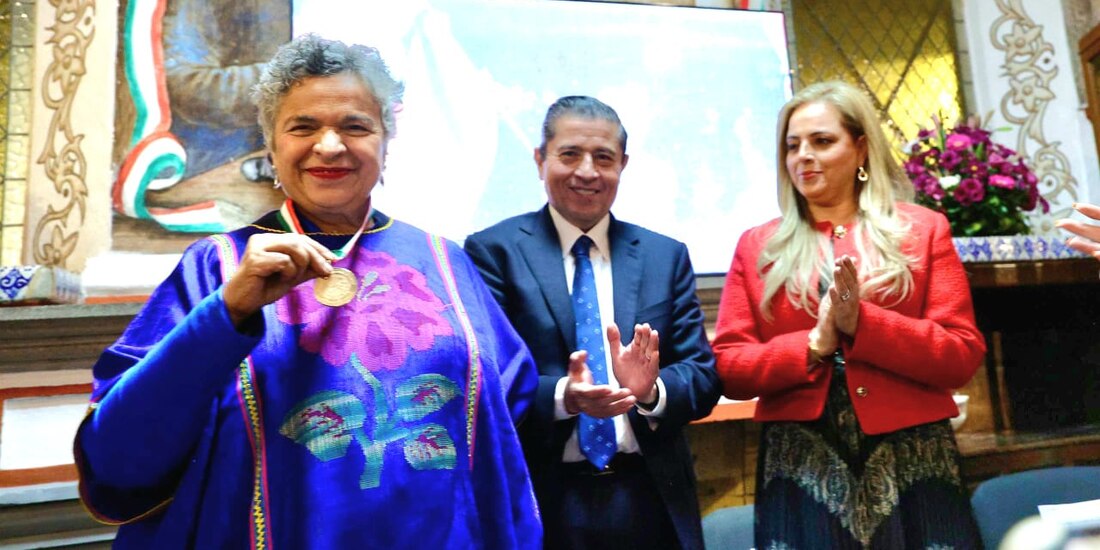 Beatriz Paredes, exgobernadora de Tlaxcala; al fondo, el alcalde de Coyoacán, Giovani Gutiérrez.