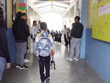 La entrada de una escuela pública de nivel básico, en imagen de archivo