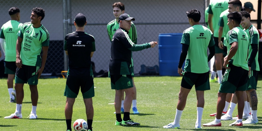 Javier Aguirre en un entrenamiento de la Selección Mexicana, previo al Mundial 2026