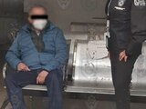 Elementos de la policía de investigación custodian a Saúl Huerta a su llegada al Bunker de la Fiscalía de la CDMX.