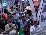Asistentes al mensaje de Claudia Sheinbaum en el Monumento a la Revolución de la CDMX.