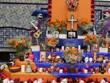 El altar en honor a los difuntos es una de las tradiciones más arraigadas del Día de Muertos.
