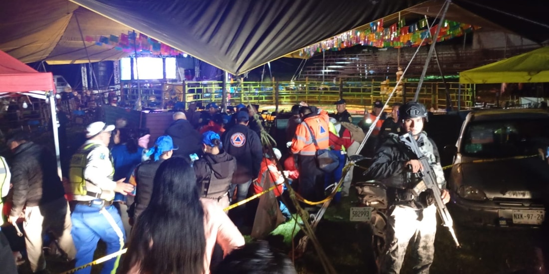 Colapso de grada en jaripeo de Xochimilco deja al menos 12 personas lesionadas.