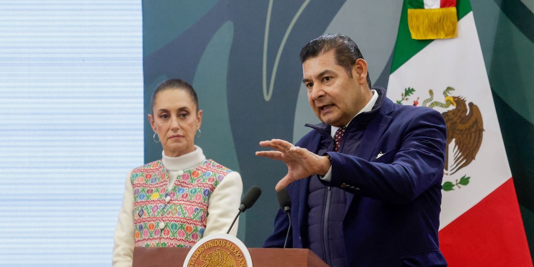 La Presidenta de la República Claudia Sheinbaum acompañada del gobernador del estado, Alejandro Armenta.