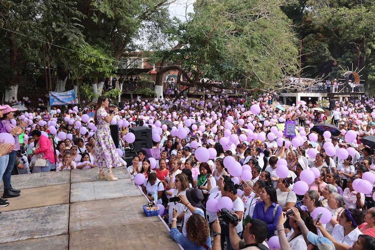Senadora Ruth González Silva.