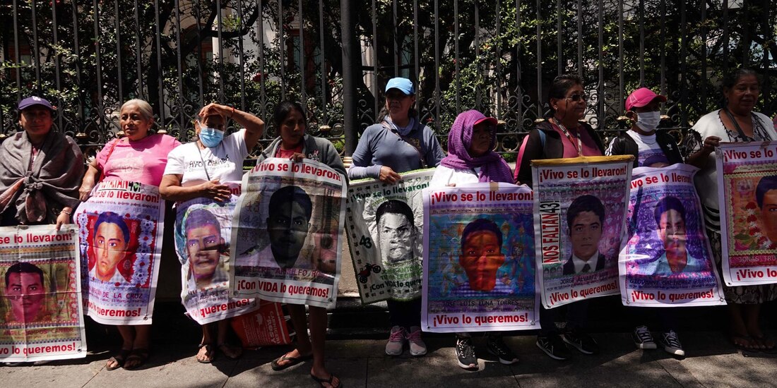 Padres de los normalistas de Ayotzinapa 