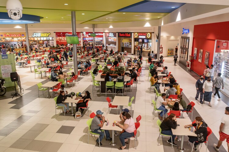 Aspecto del interior de la plaza Sendero La Fe.