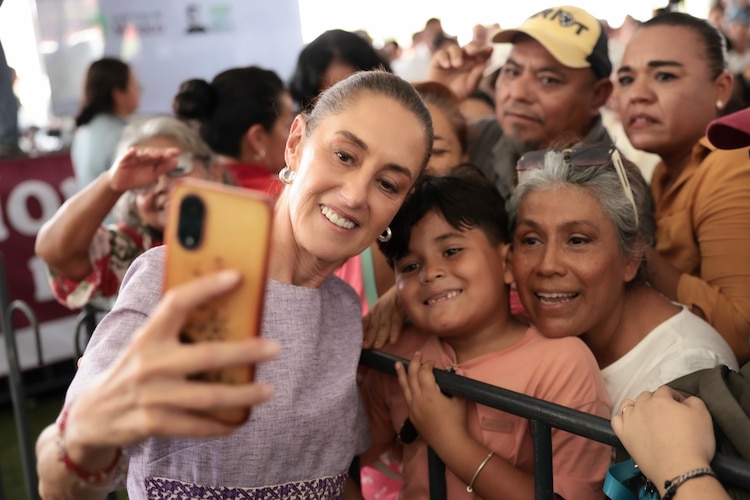 Claudia Sheinbaum Pardo destaca el impacto de los Programas para el Bienestar durante su visita a la entidad.