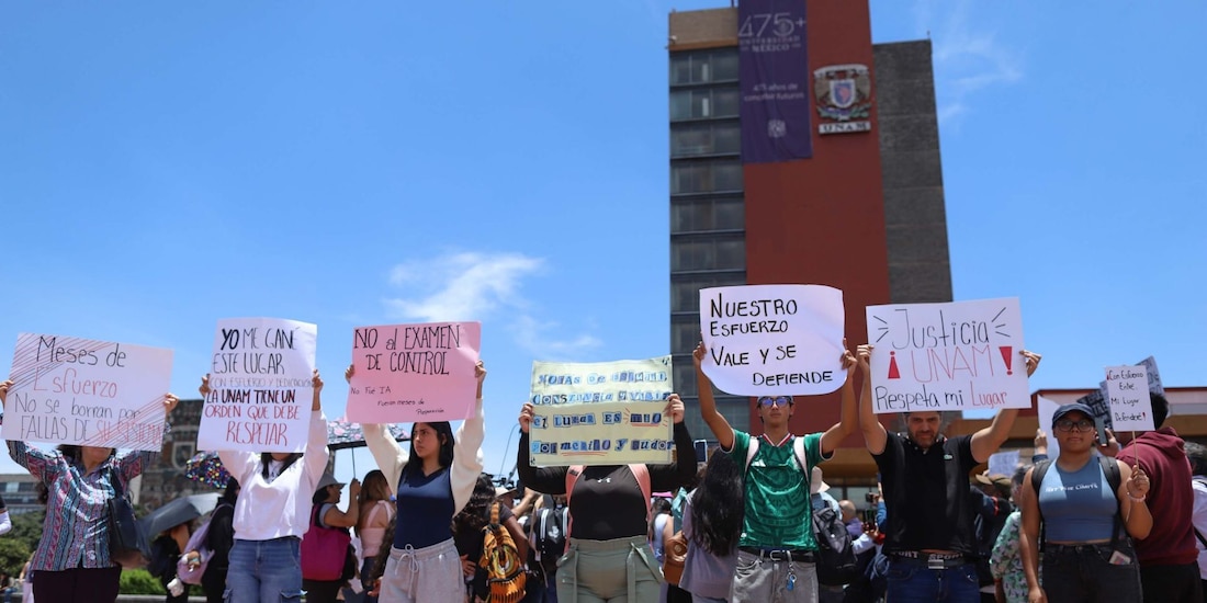 Protesta de aspirantes seleccionados en la UNAM contra examen de control, el 3 de agosto de 2026.