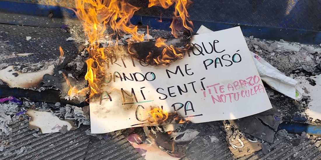 Mujeres compartieron testimonios durante la marcha del 8M