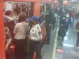 Seguridad del Metro CDMX atiende reportes de usuarios.