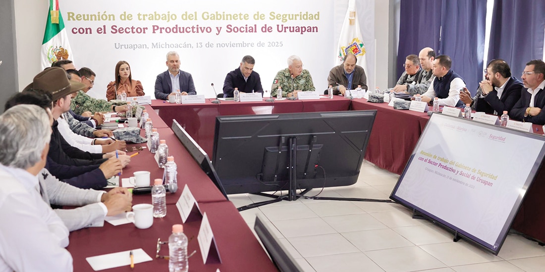 De izq. a der.: Grecia Quiroz, Alfredo Ramírez Bedolla, Omar García Harfuch, Ricardo Trevilla y Lázaro Cárdenas Batel, ayer.