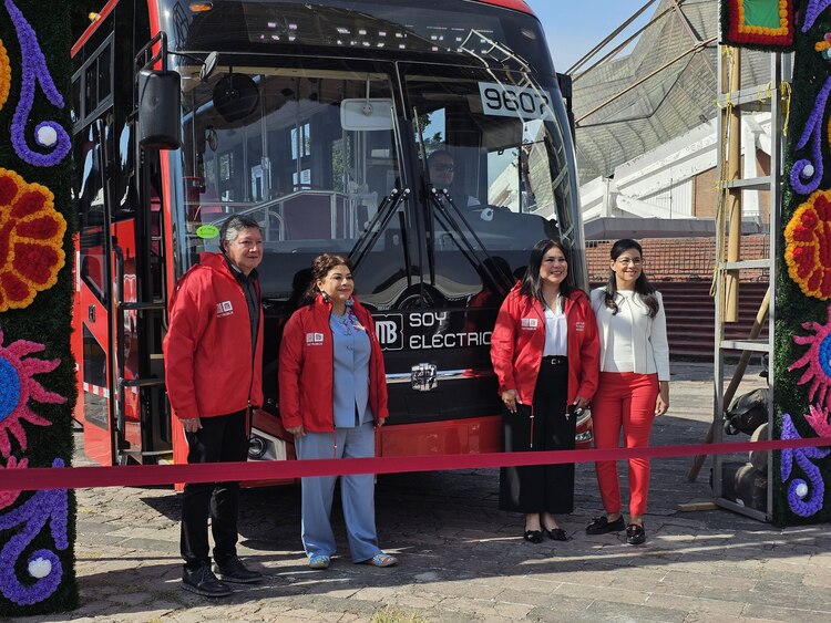 Metrobús estrena 26 unidades eléctricas para líneas 2, 5 y 6