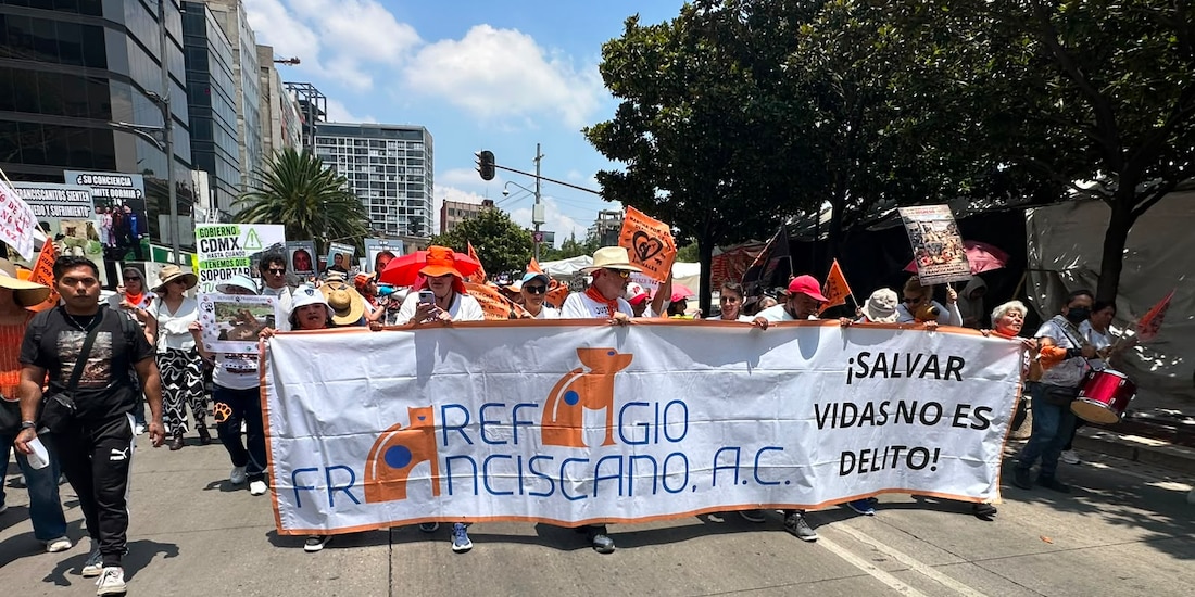 Manifestación en apoyo al Refugio Franciscano sufrió