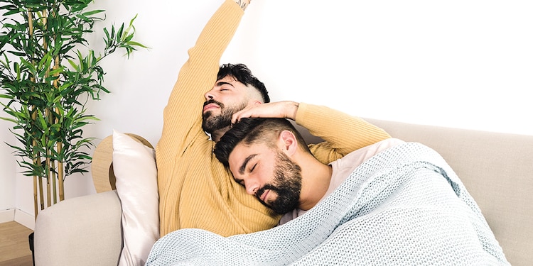 Las parejas suelen sincronizar sus patrones de sueño al compartir cama.