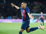 Kylian Mbappe festeja un gol con el PSG en la Ligue 1 de Francia.