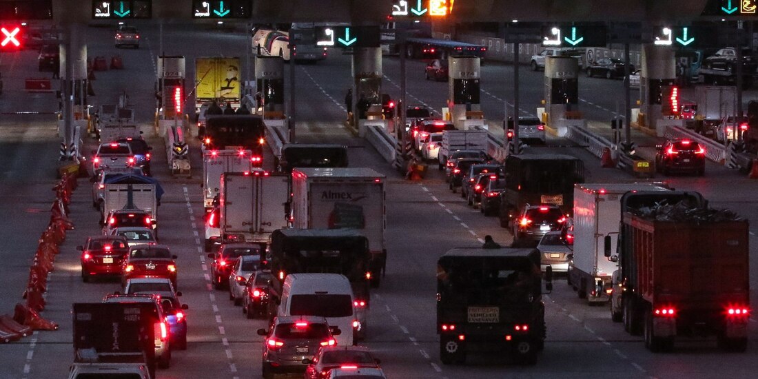 En la plaza de cobro San Marcos, con dirección a la Ciudad de México, se registró carga vehicular, con una fila de aproximadamente 4 kilómetros, aunque la CAPUFE no reportó incidentes.