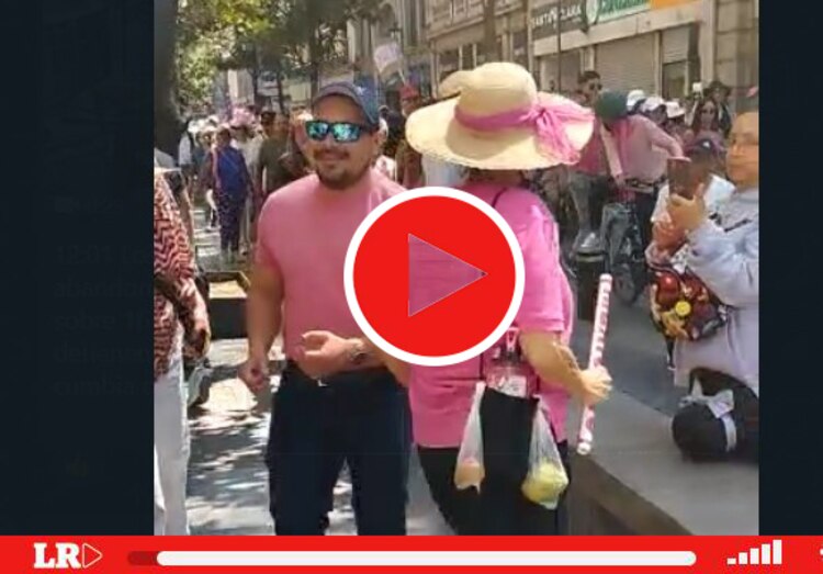 Manifestantes comienzan a abandonar el Zócalo.