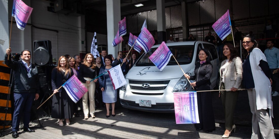 IECM da banderazo del inicio de distribución de boletas de opinión actas consultivas y documentación auxiliar para la consulta de propuesto participativo.