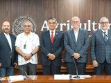 Américo Villarreal acuerda con SADER apoyos para productores de sorgo y maíz.