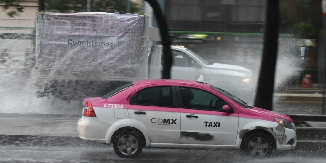 Las fuertes lluvias de la tarde causaron diversos encharcamientos en varios puntos de la CDMX