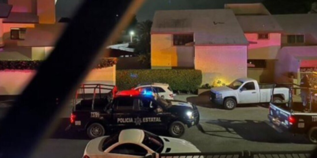 Elementos de la policía estatal resguardan, ayer, el inmueble propiedad de Hernán Bermúdez en Villahermosa, luego del cateo realizado por autoridades