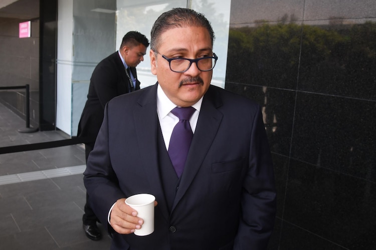 Jesús Octavio García González, durante su salida del procedimiento de entrevista para el Consejo Nacional del Instituto Nacional Electoral (INE).